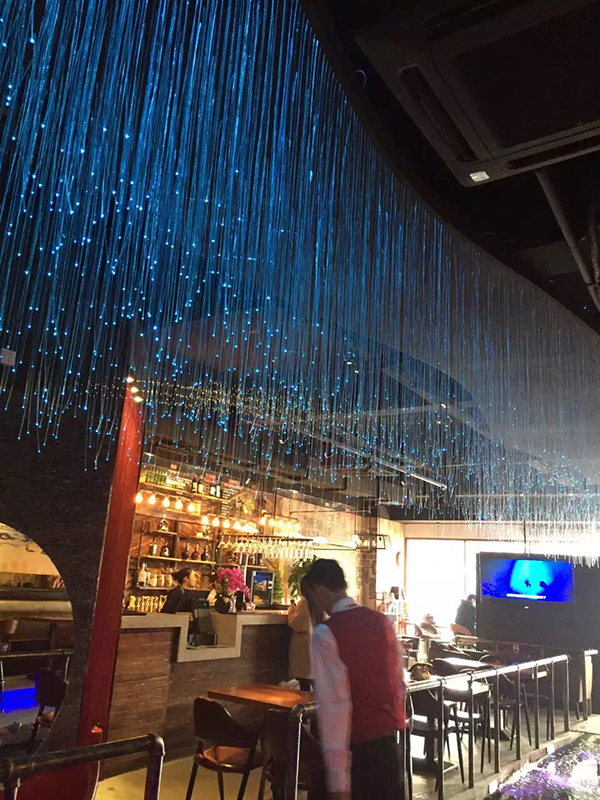 闸北区灵石路719号红匣子音乐餐吧